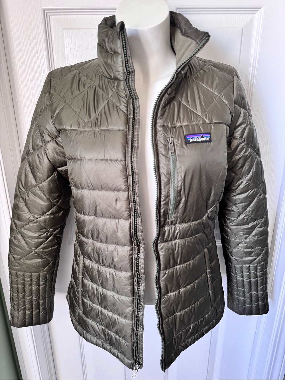 Women’s Patagonia Radalie Parka Outdoor Jacket Like New Olive Size Large - Picture 8 of 15